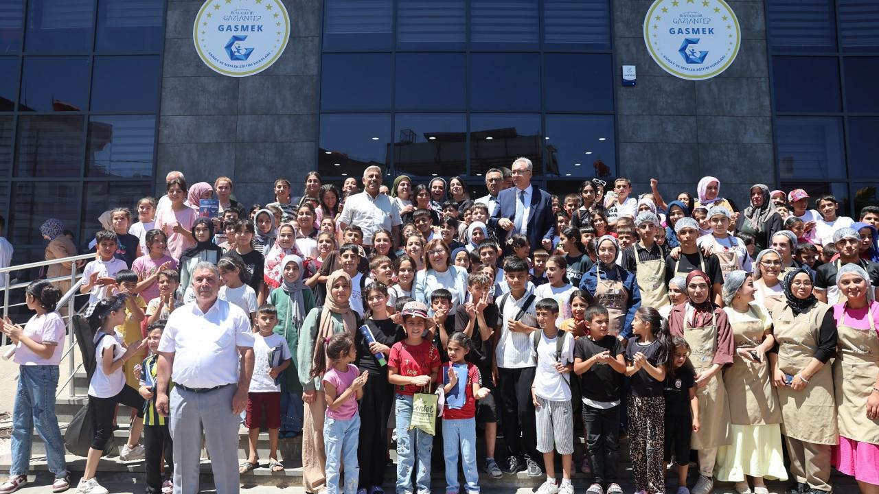 Baskan sahin gaziantep buyuksehir belediyesi yaz okullarini ziyaret etti SdVxgVSC