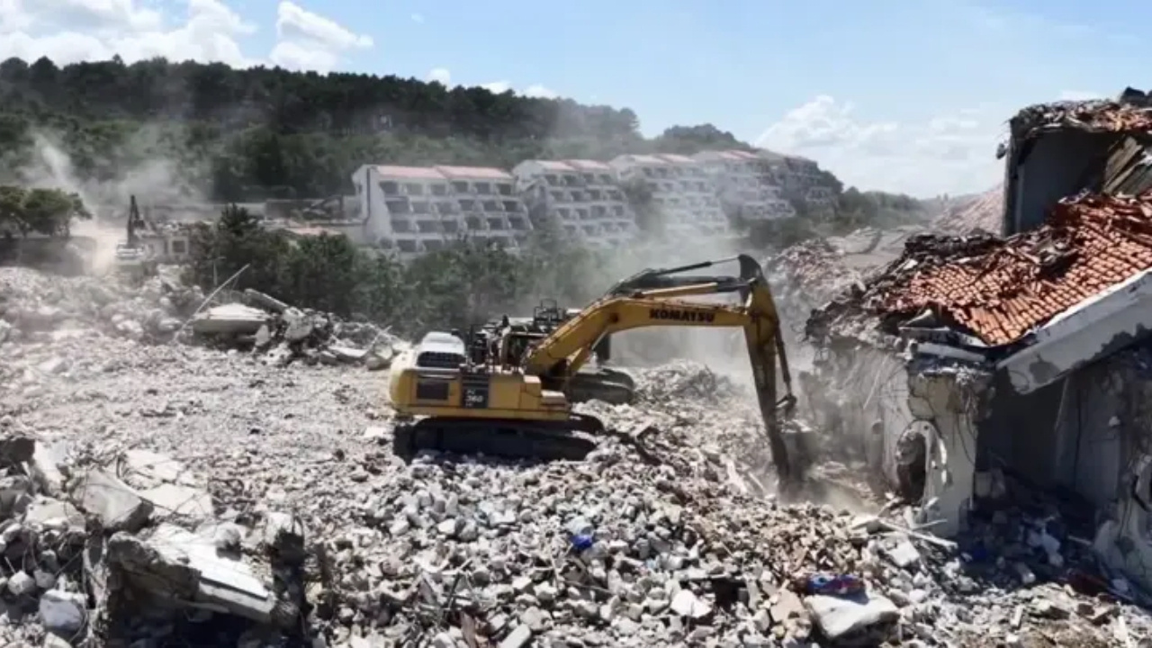 Milli Takım’ın kamp yaptığı otel yıkıldı: Arkası orman önü deniz tesisin ne yapılacağı belli oldu