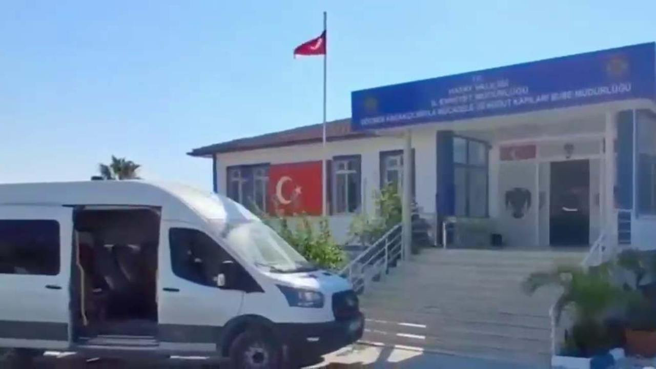 Hatayda 4 aracta 15 gocmen yakalandi 4 organizator tutuklandi FRMdA3N1