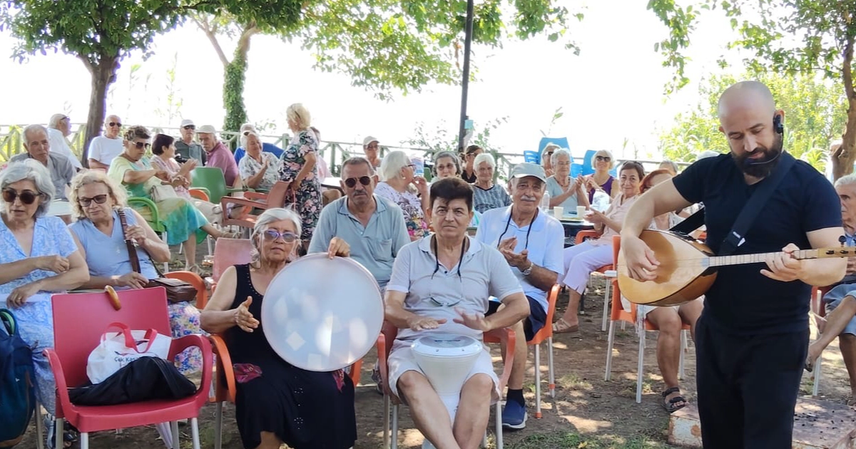 Antalya Muratpaşa’da yaşlılar türkülerle buluşuyor Img