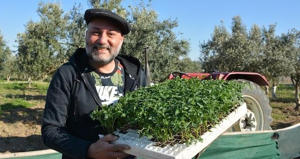 Hüsnü Şenlendirici köy hayatına alıştı: Hasat hazırlıklarına başladı Img